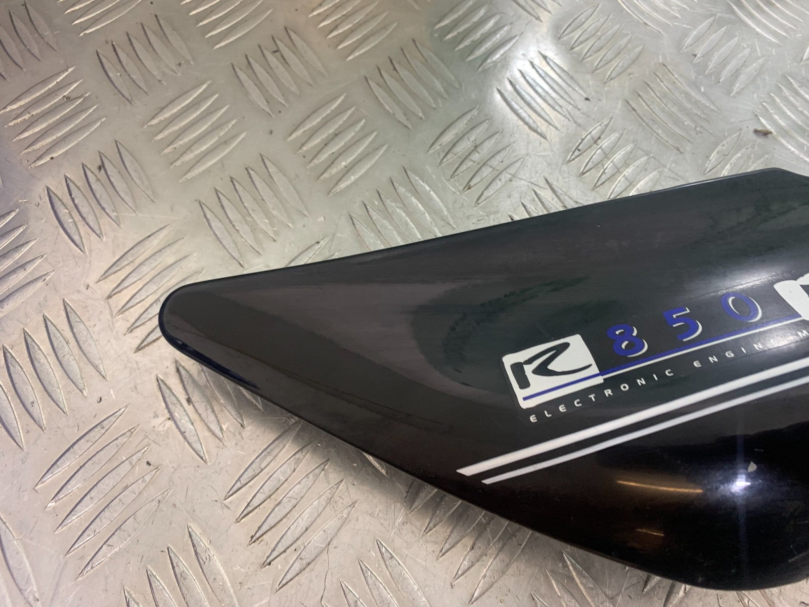 BMW R850 R R850R LEFT SEAT PANEL  YEAR 1994-2002 (CMB1170)