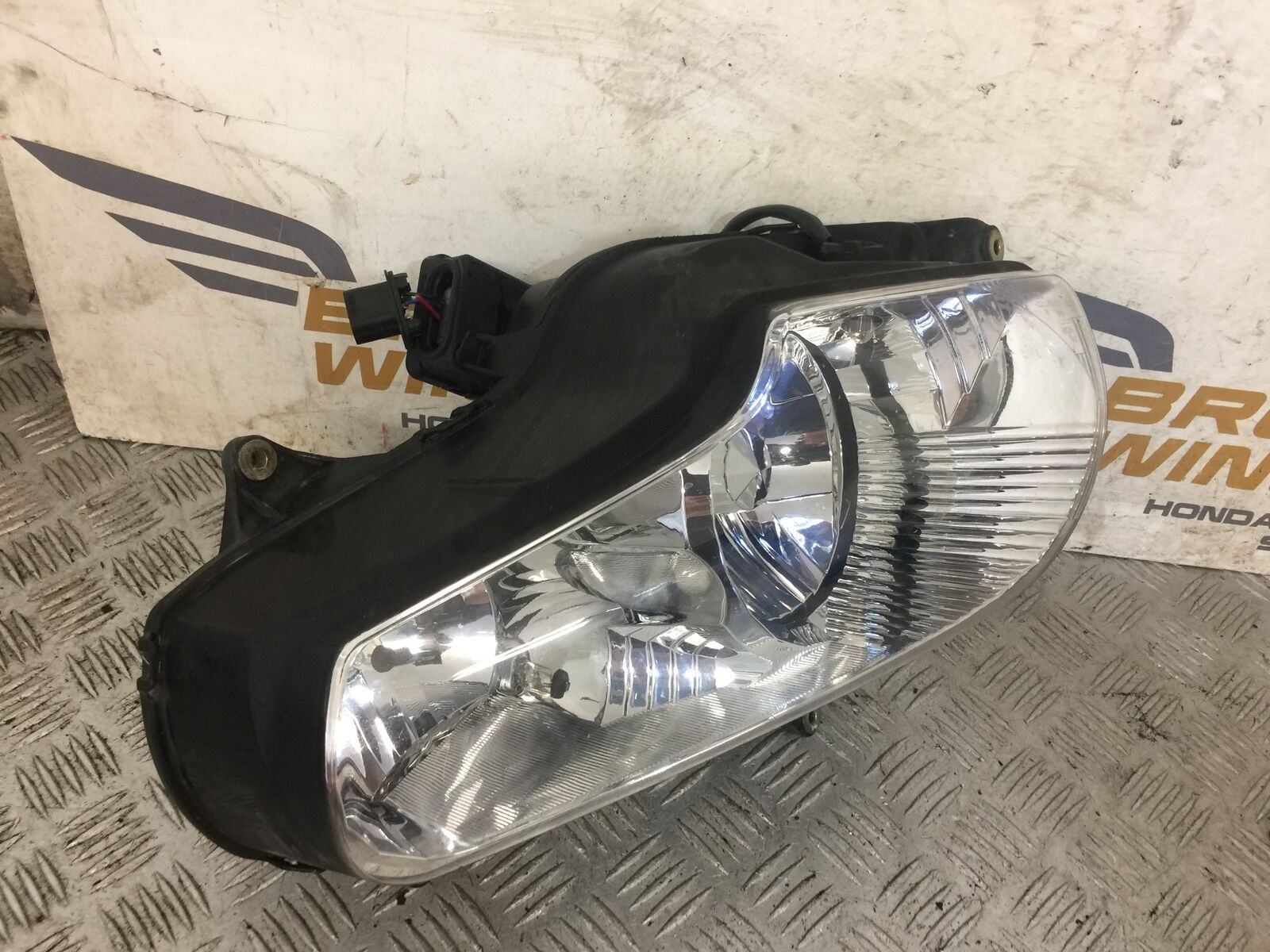 HONDA GL1800 GL 1800 LEFT HEADLIGHT   YEAR 2004-10 ABS (STOCK 890)