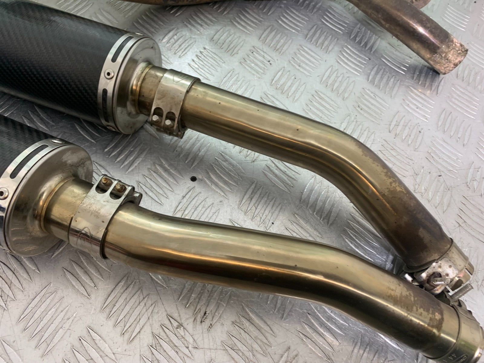 YAMAHA YZF R1 4C8 DELKEVIC CARBON SILENCERS & LINK PIPE  YEAR 2007-08 (CMB1237)