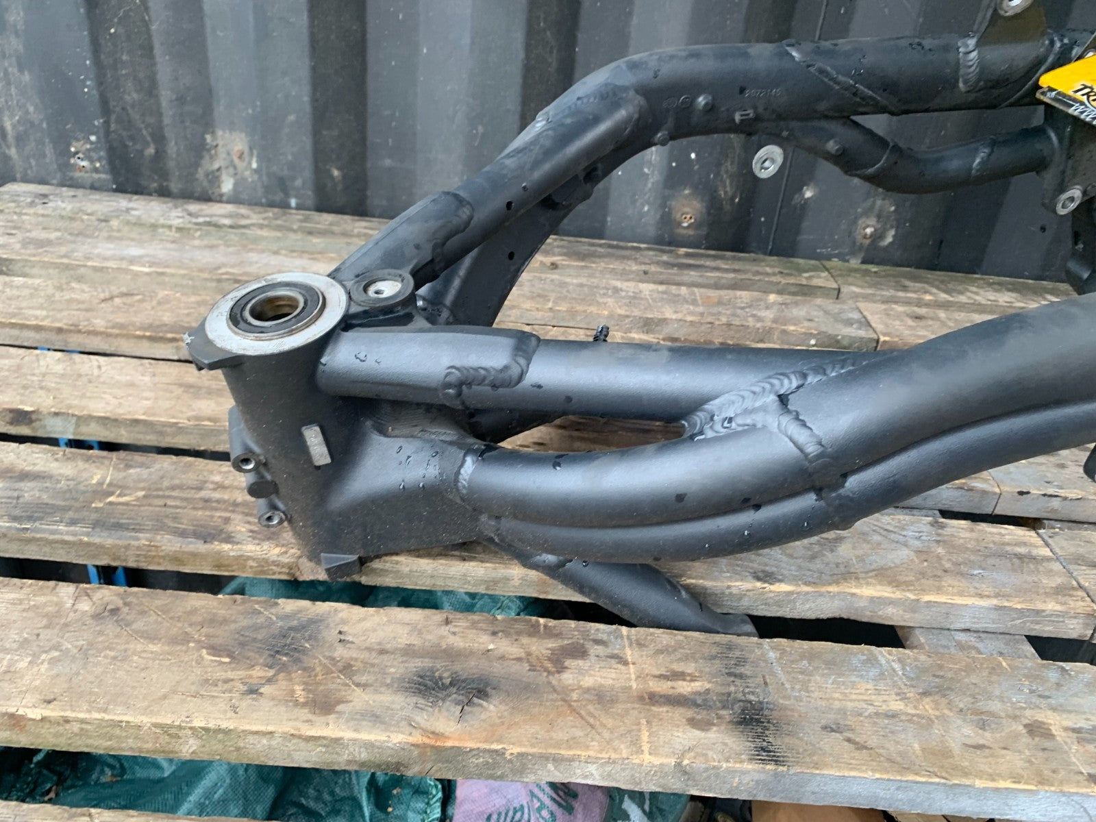 TRIUMPH 1050 SPEED TRIPLE FRAME REG LOG BOOK YEAR 2005-2007 (CMB1322)