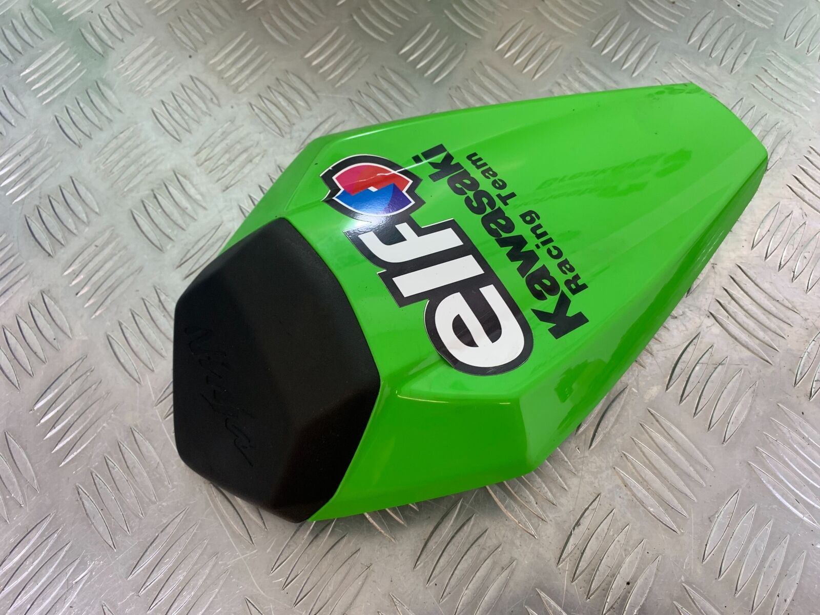 KAWASAKI ZX10R ZX 10R REAR SEAT COWL (ONE BROKEN LUG)  YEAR 2016-2020 (CMB1015)