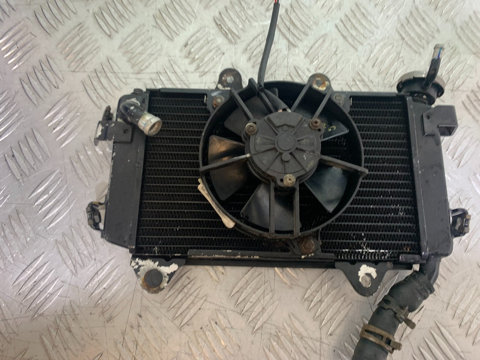 KTM DUKE 125 RADIATOR AND FAN  YEAR 2017-2022 (CMB1222)