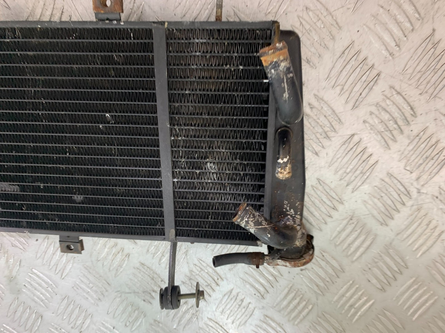 TRIUMPH 955I SPRINT RS RADIATOR  YEAR 1999-03 (CMB1313)