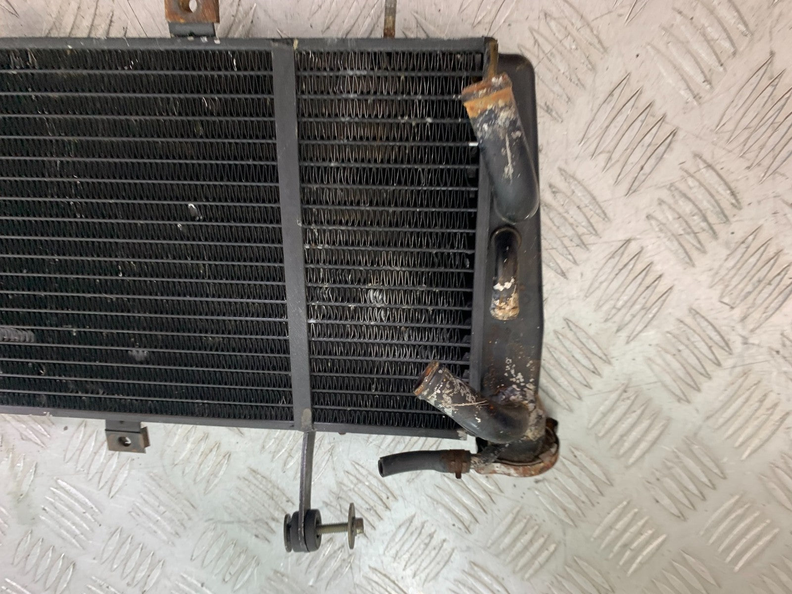 TRIUMPH 955I SPRINT RS RADIATOR  YEAR 1999-03 (CMB1313)