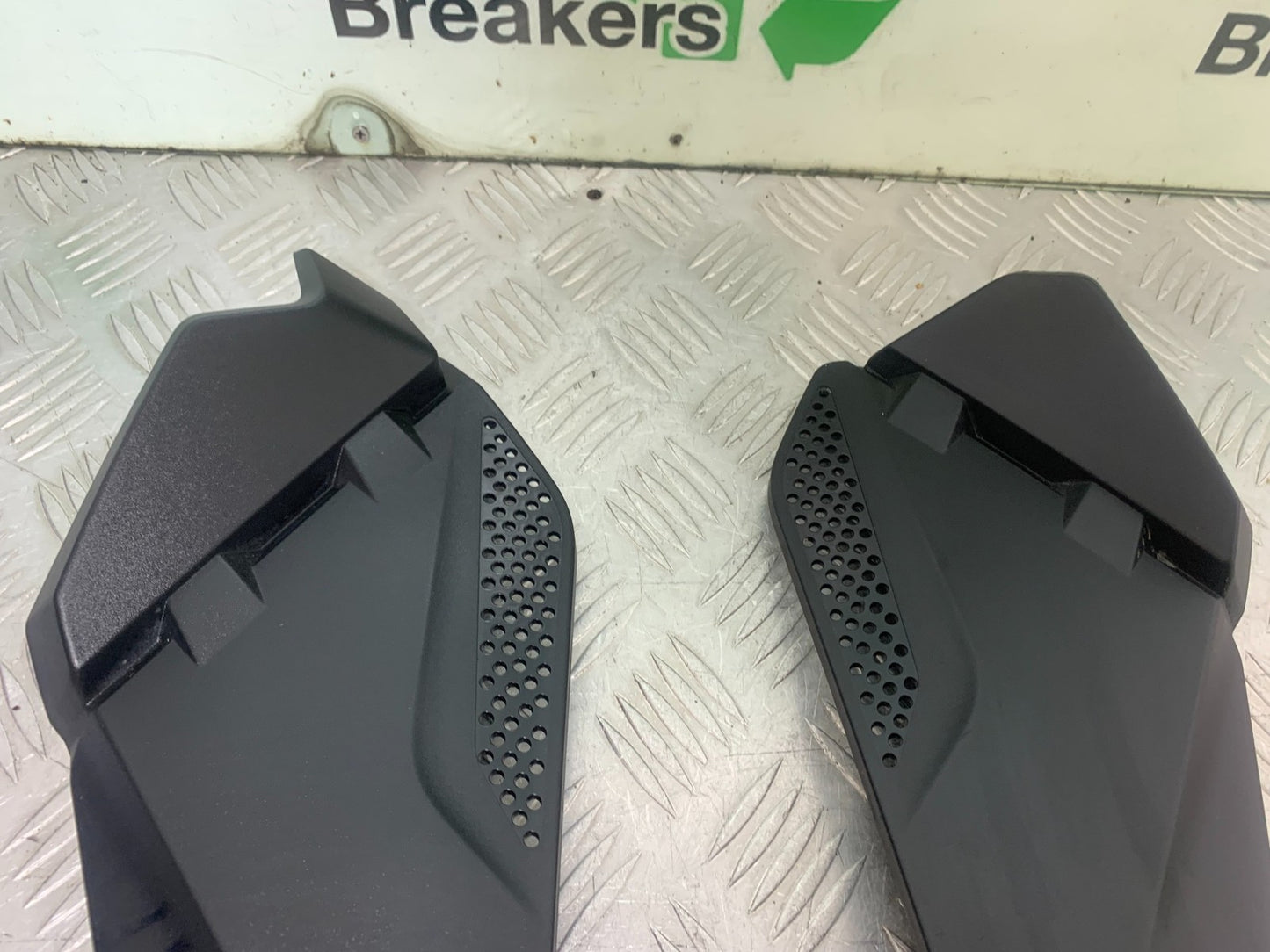 BMW R1200 R 1200 GS LEFT & RIGHT TANK PANELS    YEAR 2013-2016 (CMB1257)