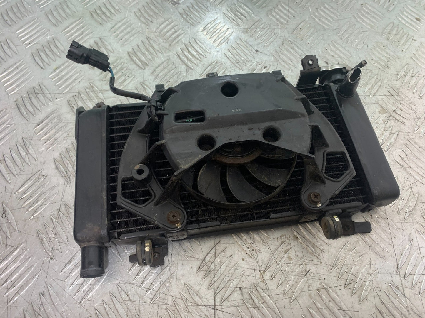 HONDA CB500 F CB500F RADIATOR  YEAR 2013-2015  (CMB1235)
