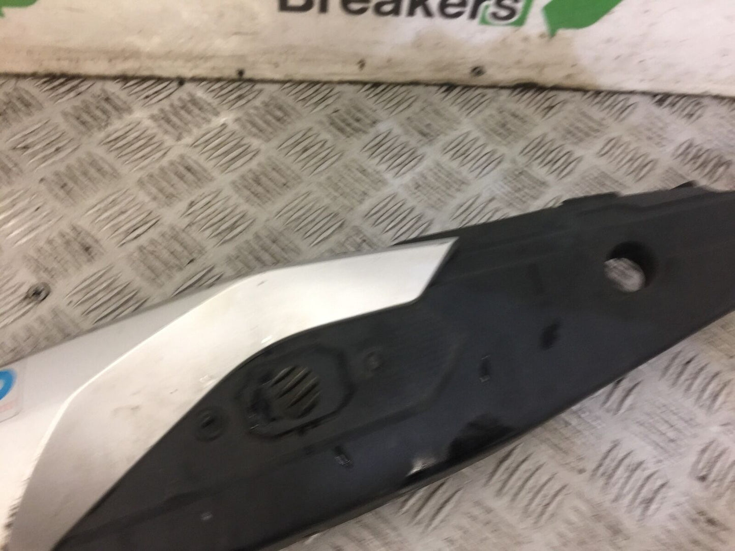 YAMAHA MT09 MT-09 TRACER LEFT SEAT PANEL   YEAR 2017 (STOCK 663)