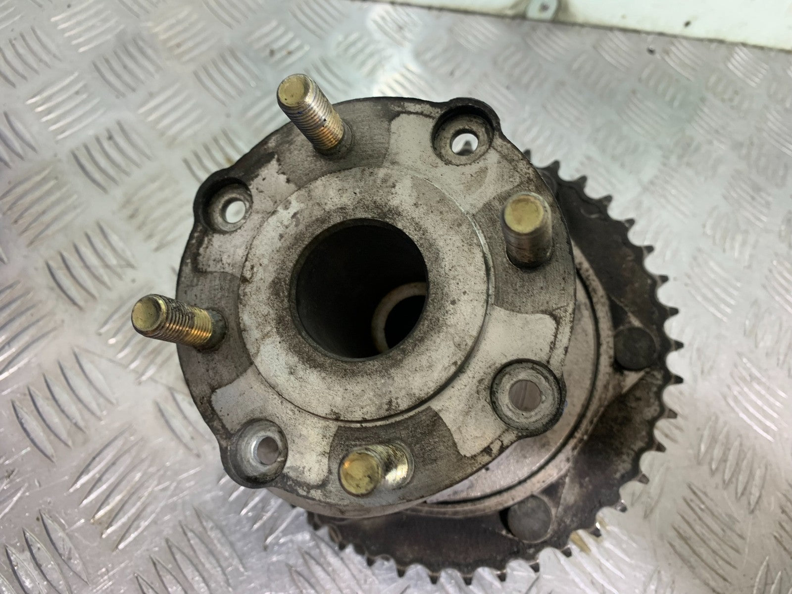 HONDA VFR800 VFR 800 V-TEC REAR HUB CARRIER SHAFT   YEAR 2002 -09 (CMB1296)