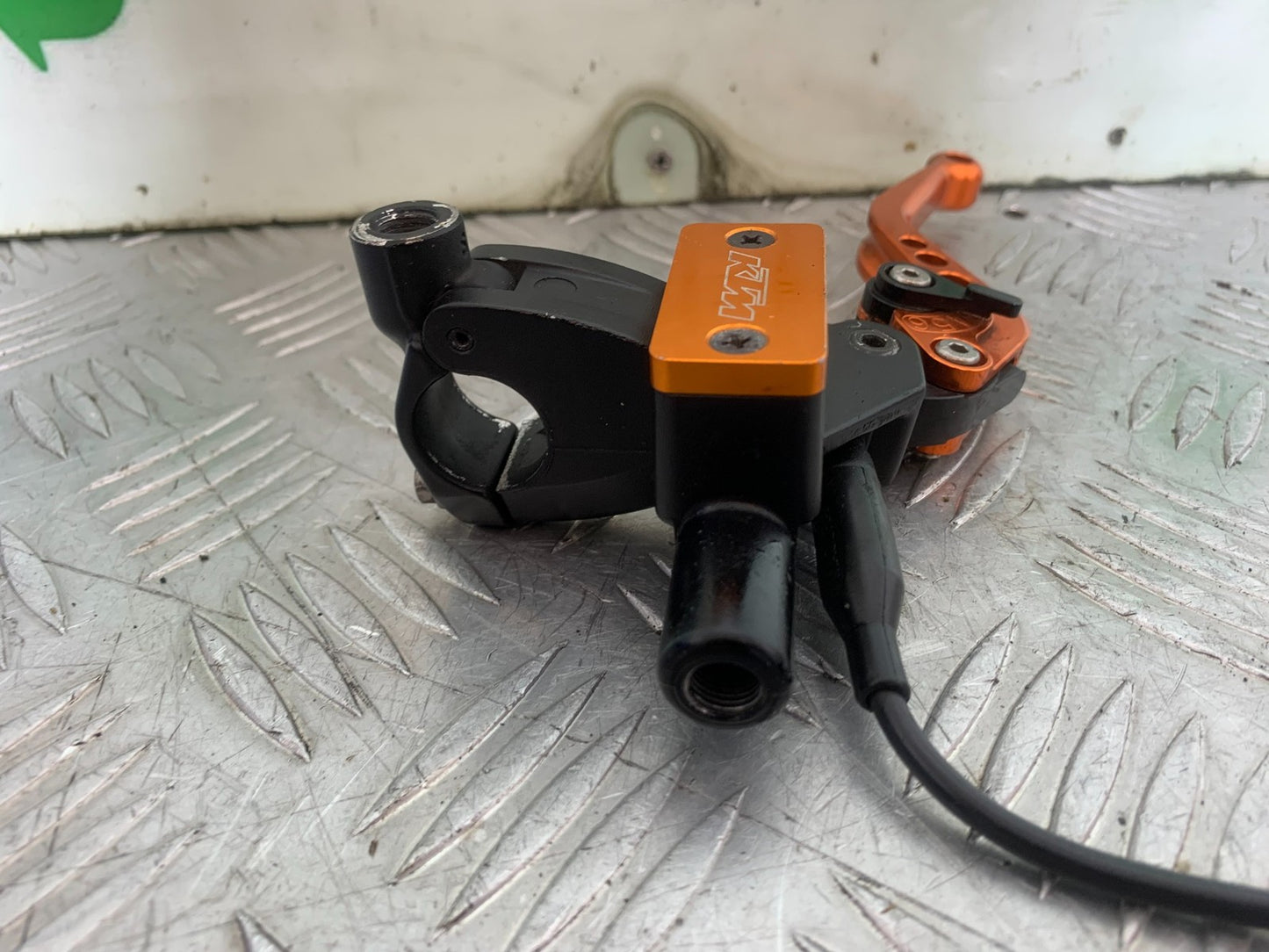 KTM 690 DUKE R LC4 CLUTCH MASTER CYLINDER YEAR 2012-2015  (CMB1180)
