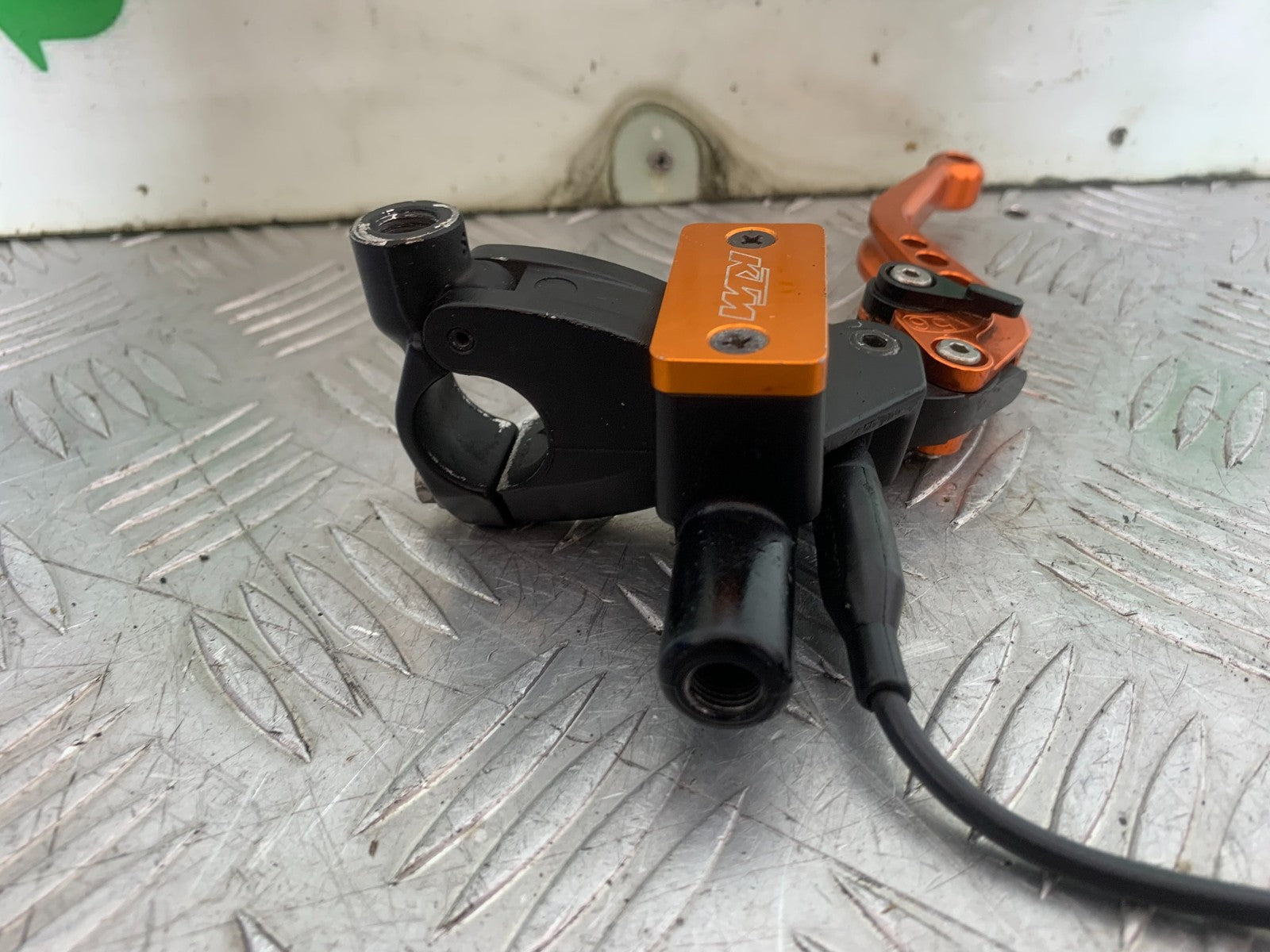 KTM 690 DUKE R LC4 CLUTCH MASTER CYLINDER YEAR 2012-2015  (CMB1180)