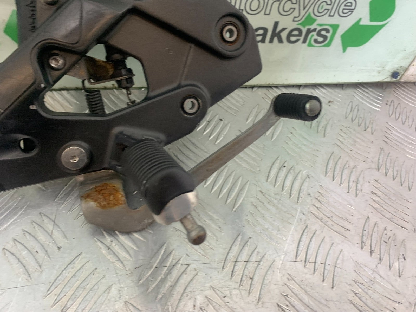 YAMAHA XJ6 XJ6-S FRONT RIGHT HANGER  YEAR 2009-2015  (CMB1212)