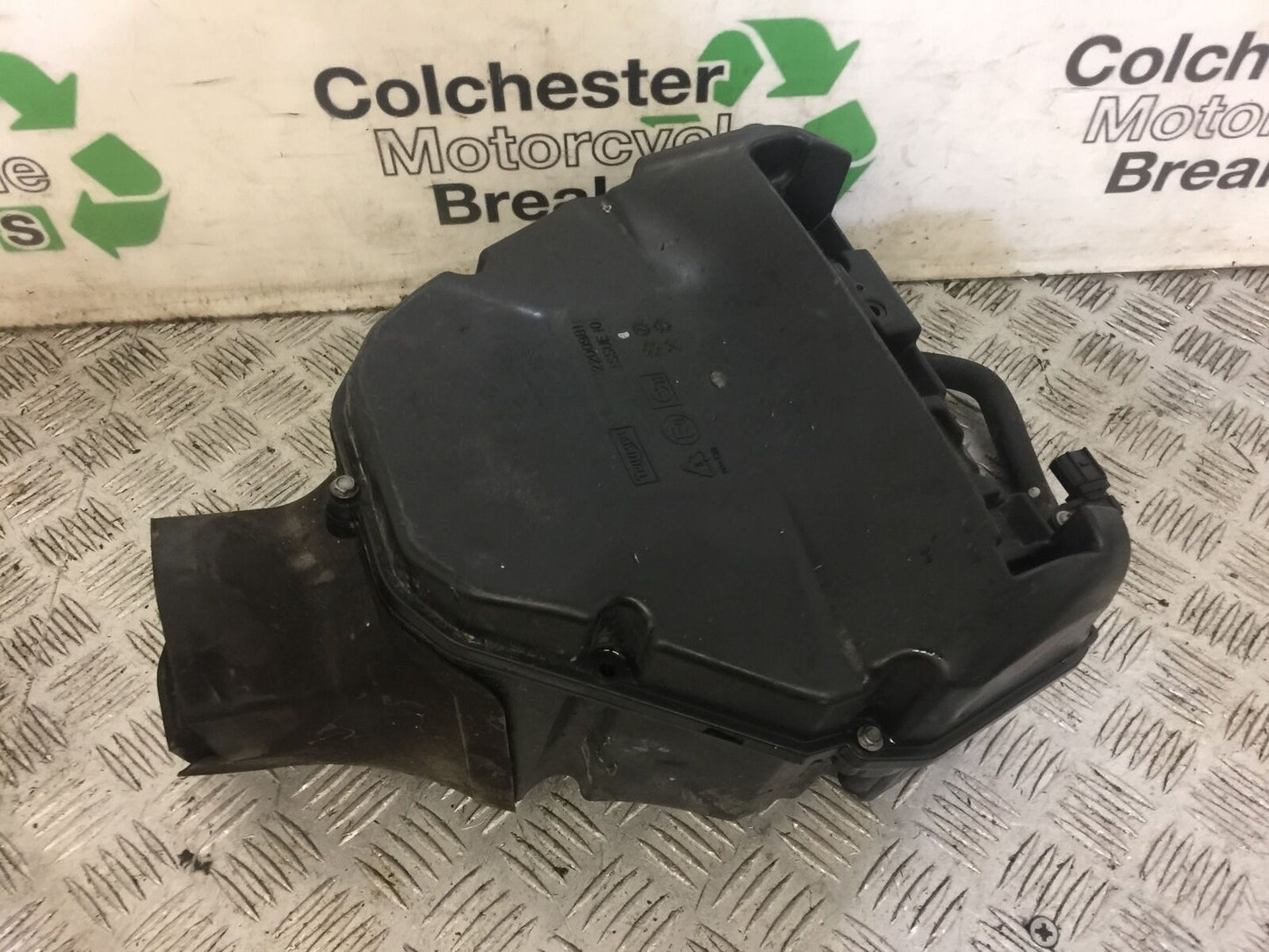 TRIUMPH 675 STREET TRIPLE AIRBOX  YEAR 2016 (STOCK 674)