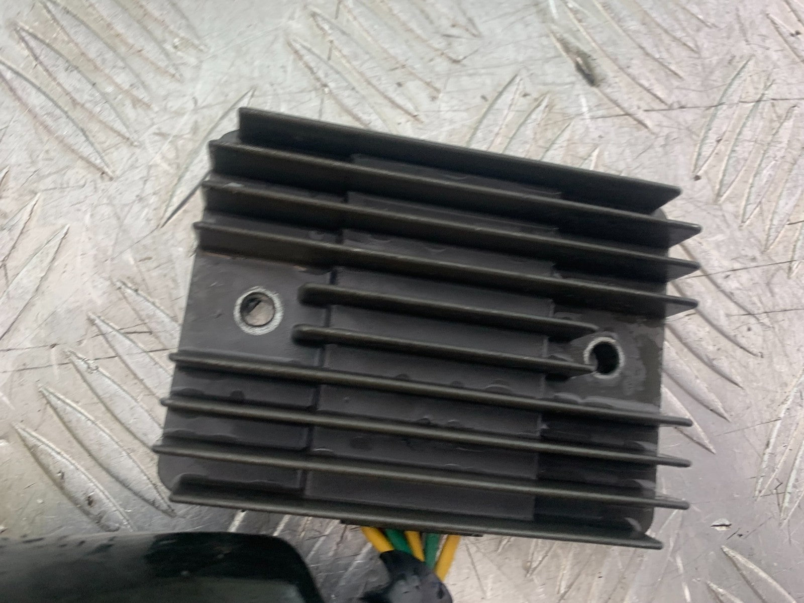 HONDA CBR1100 BLACKBIRD REGULATOR   YEAR 1999-2005 (CMB1232)