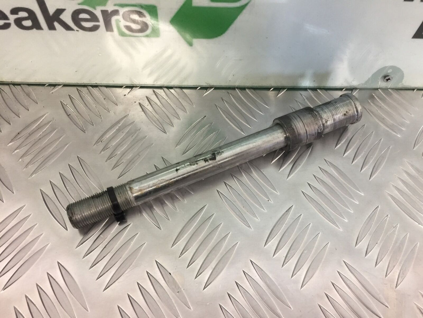 KAWASAKI VN 650 VULCAN FRONT WHEEL SPINDLE   YEAR 2017-2021 (STOCK 924)