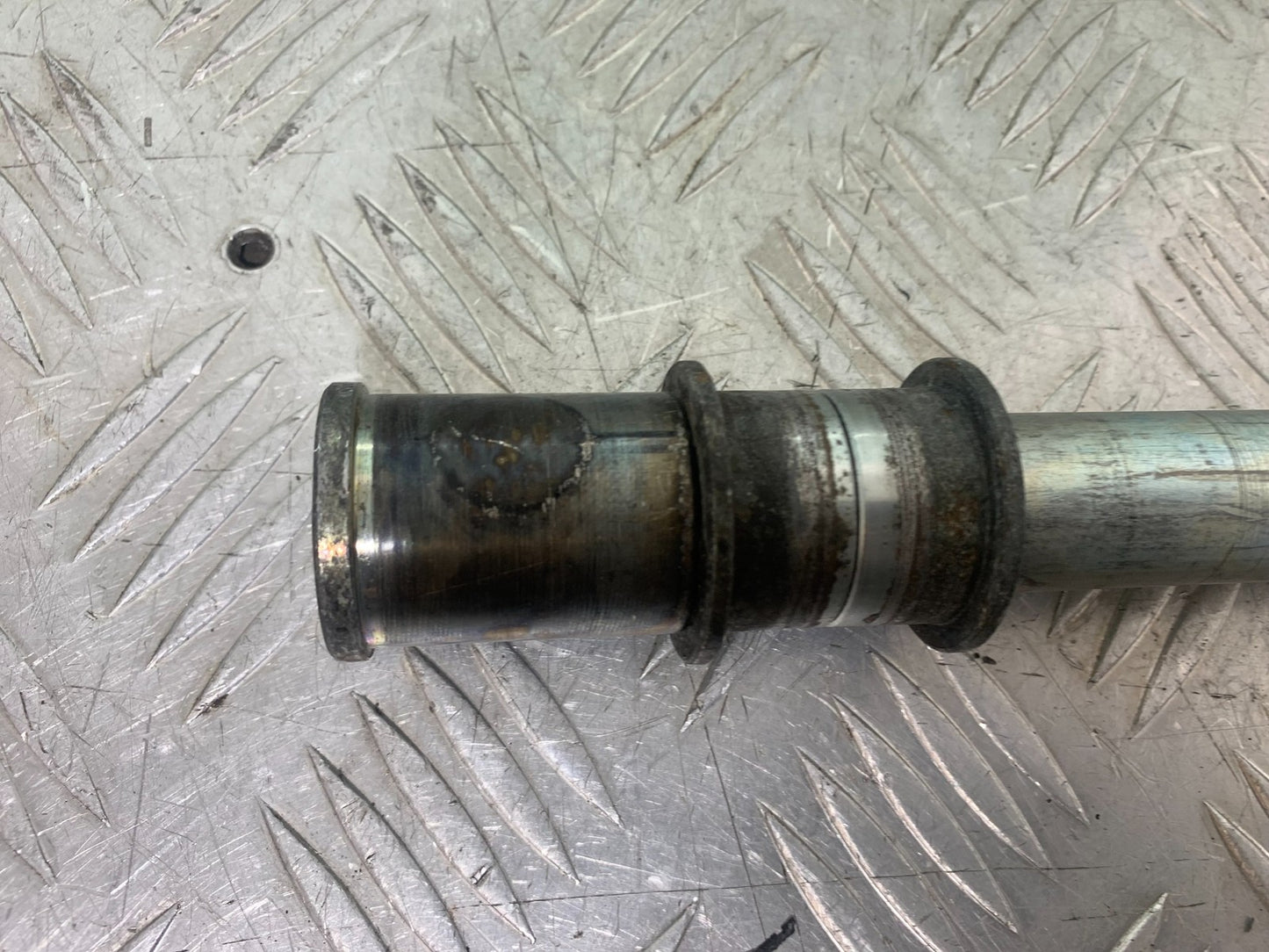 KAWASAKI ZX9R ZX9 E1 FRONT WHEEL SPINDLE  YEAR 2000-01 (CMB1171)