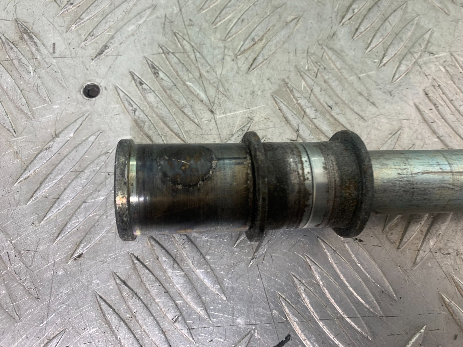 KAWASAKI ZX9R ZX9 E1 FRONT WHEEL SPINDLE  YEAR 2000-01 (CMB1171)