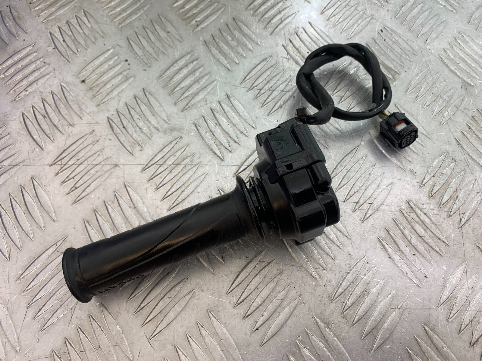 DUCATI 1299 PANIGALE THROTTLE AND TWIST GRIP   YEAR 2016 (CMB 1187)