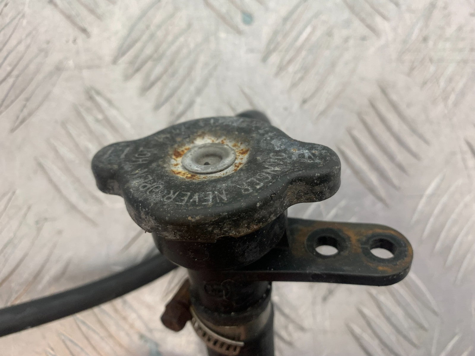 KAWASAKI GPZ600 GPZ 600 RADIATOR CAP YEAR 1988-90 (CMB1258)