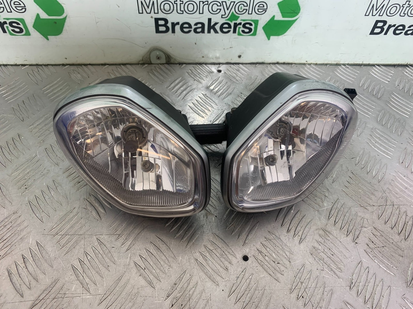 TRIUMPH 675 STREET TRIPLE HEADLIGHTS   2013-2016 (CMB1186)