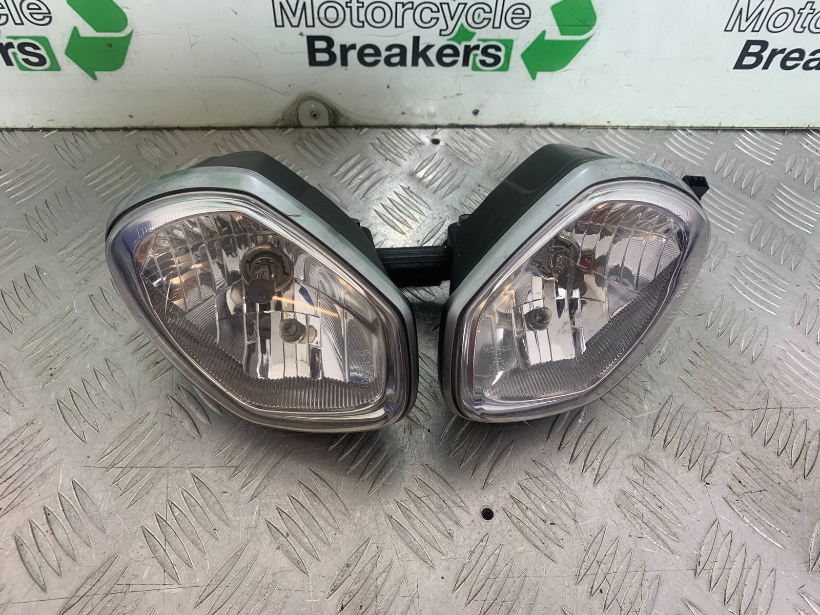 TRIUMPH 675 STREET TRIPLE HEADLIGHTS   2013-2016 (CMB1186)