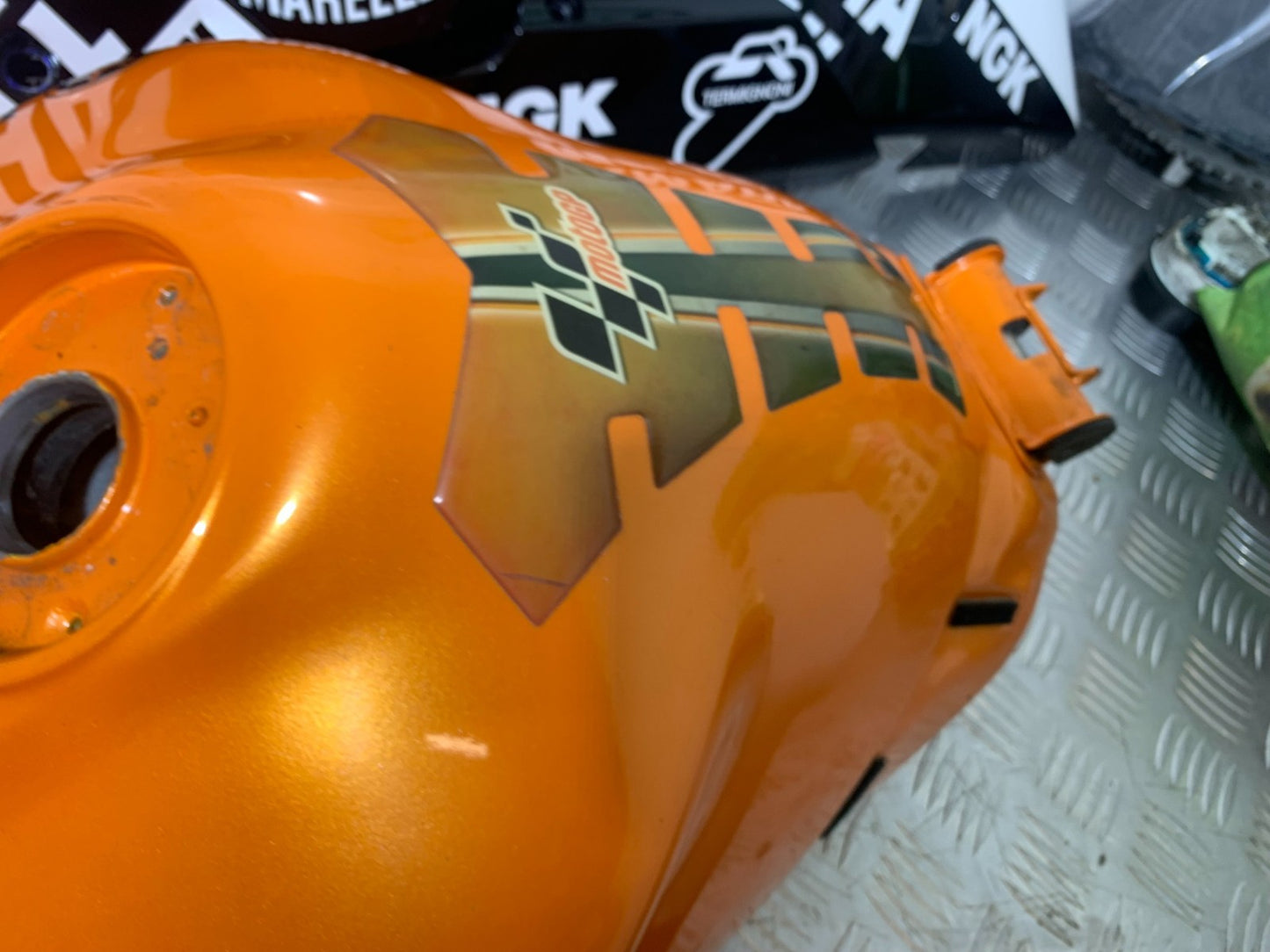 YAMAHA YZF R1 4XV BODY KIT AND PETROL TANK YEAR 1998-99 (CMB1291)