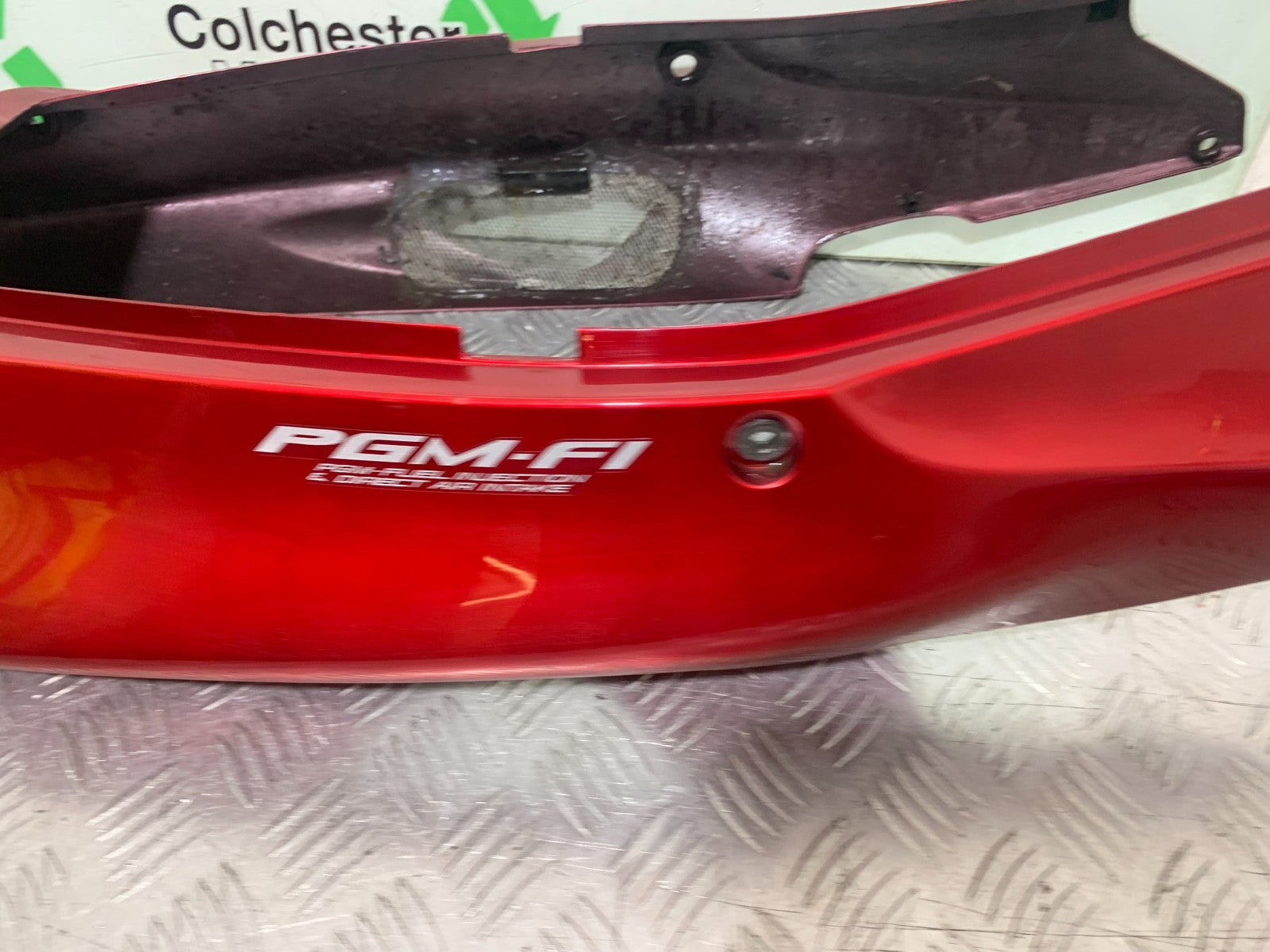 HONDA CBR1100 BLACKBIRD TAIL PIECE  YEAR 1999-2005 (CMB1232)