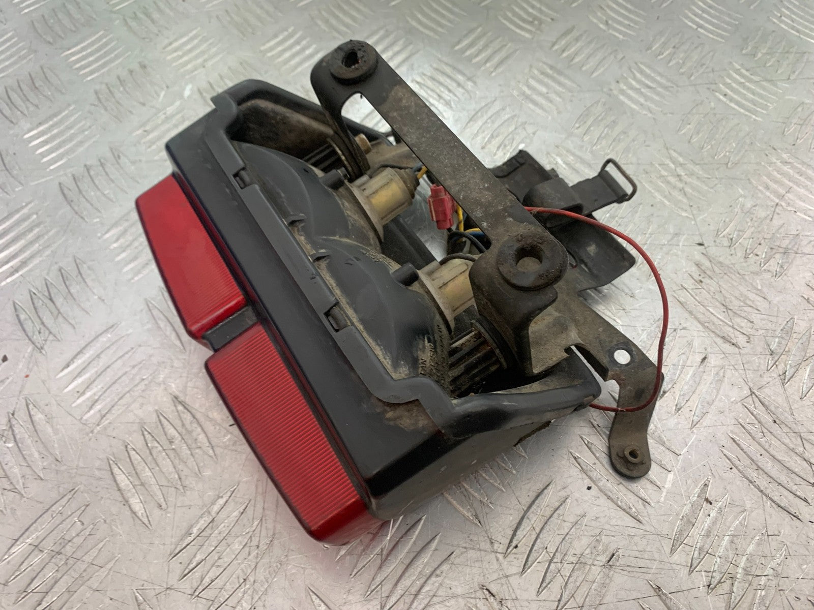 YAMAHA FZS600 FAZER 600 REAR LIGHT   YEAR 1998-2001 (CMB1267)