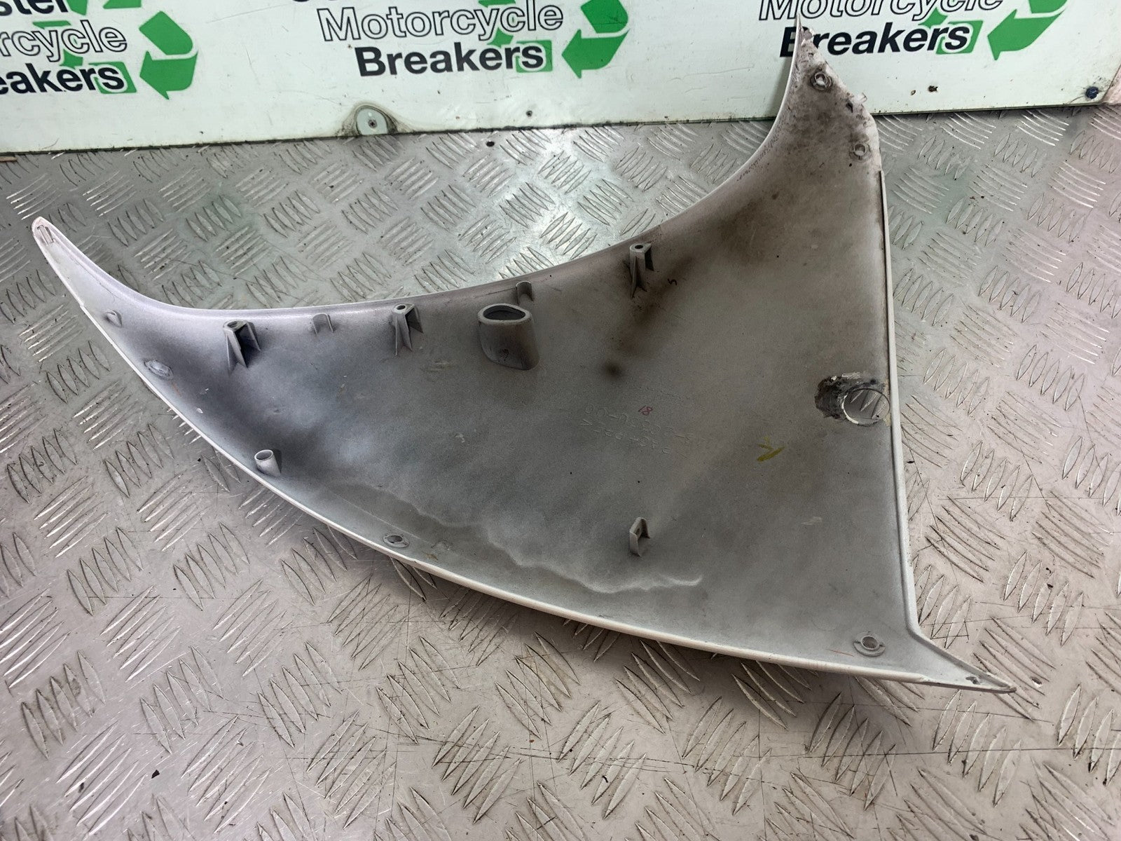 YAMAHA YZF R1 14 B BIG BANG LEFT FAIRING PANEL   2009-14 (CMB1175)