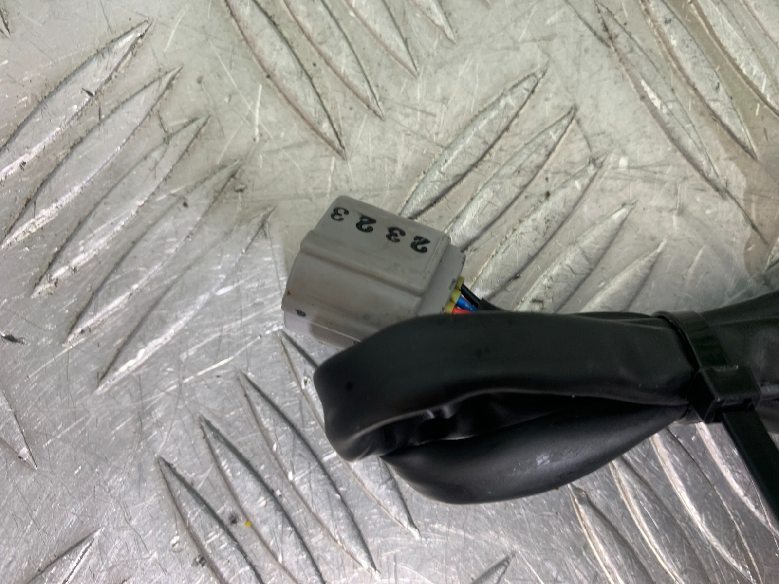 TRIUMPH TRIDENT 660 RIGHT SWITCH GEAR   YEAR 2021-2024 (CMB1148)