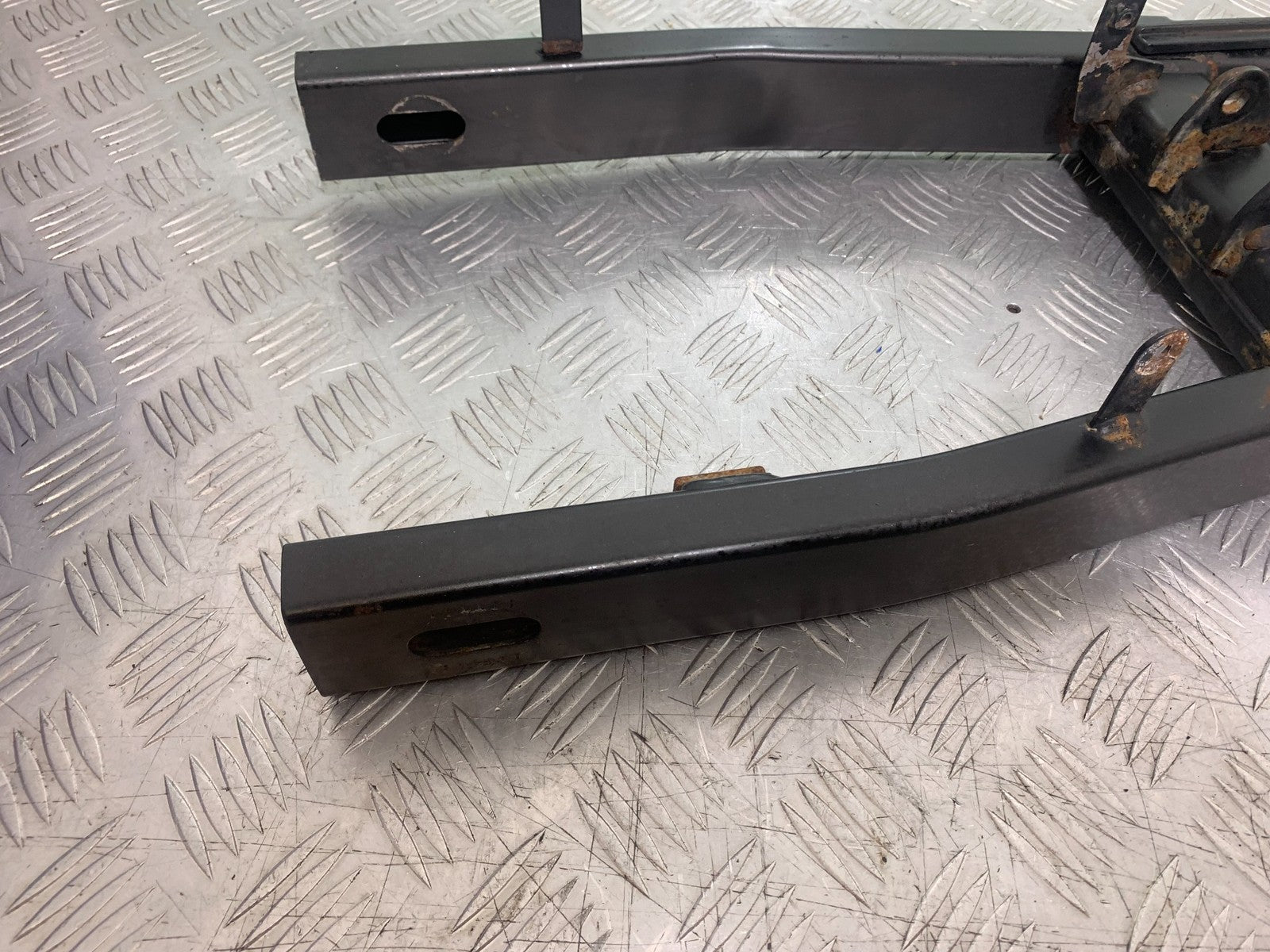 YAMAHA XJ6 XJ6-S SWINGARM  YEAR 2009-2015  (CMB1212)