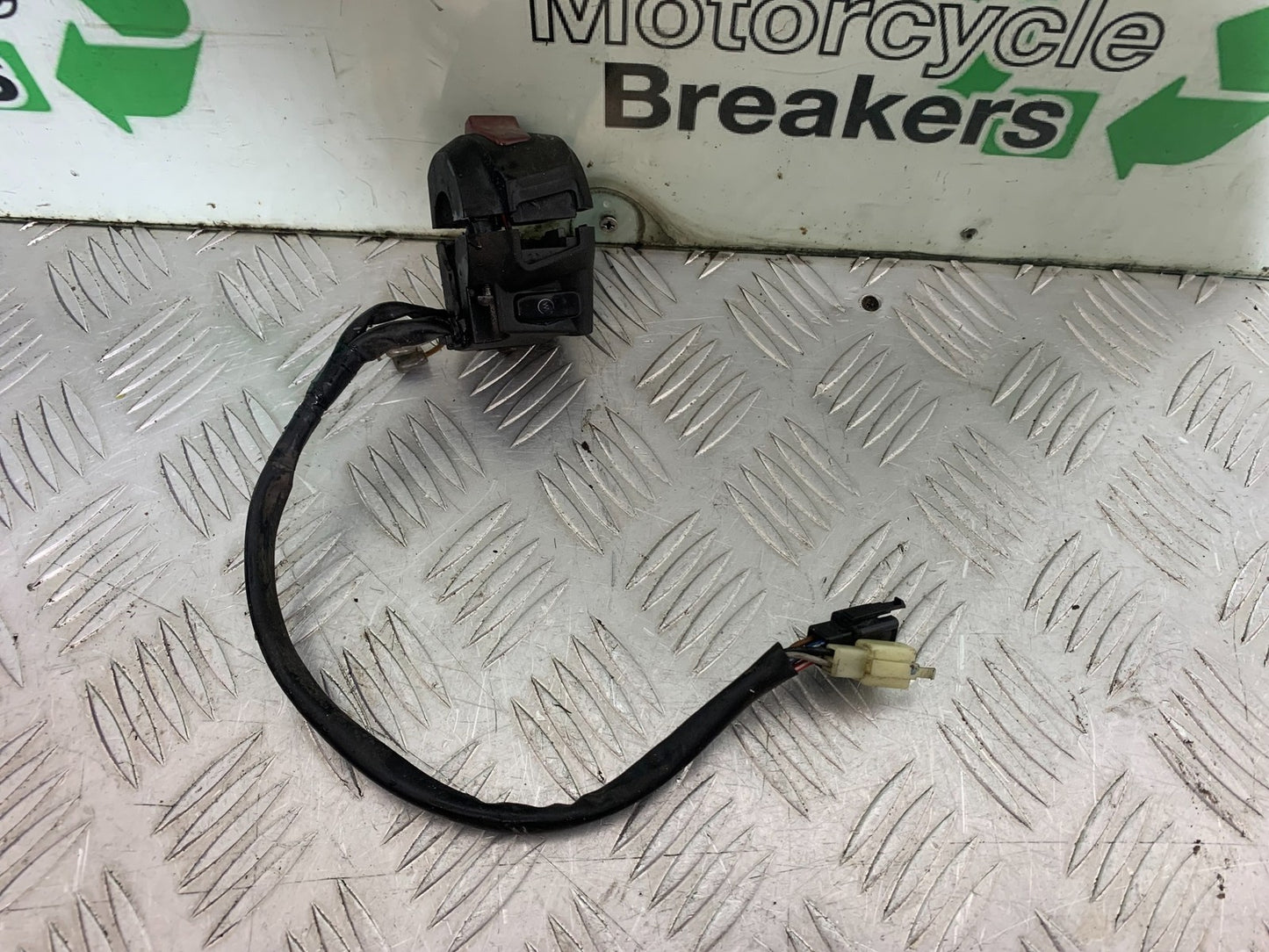 YAMAHA YZF-R125 YZF 125 RIGHT SWITCH GEAR  YEAR 2019-2022 (CMB1263)