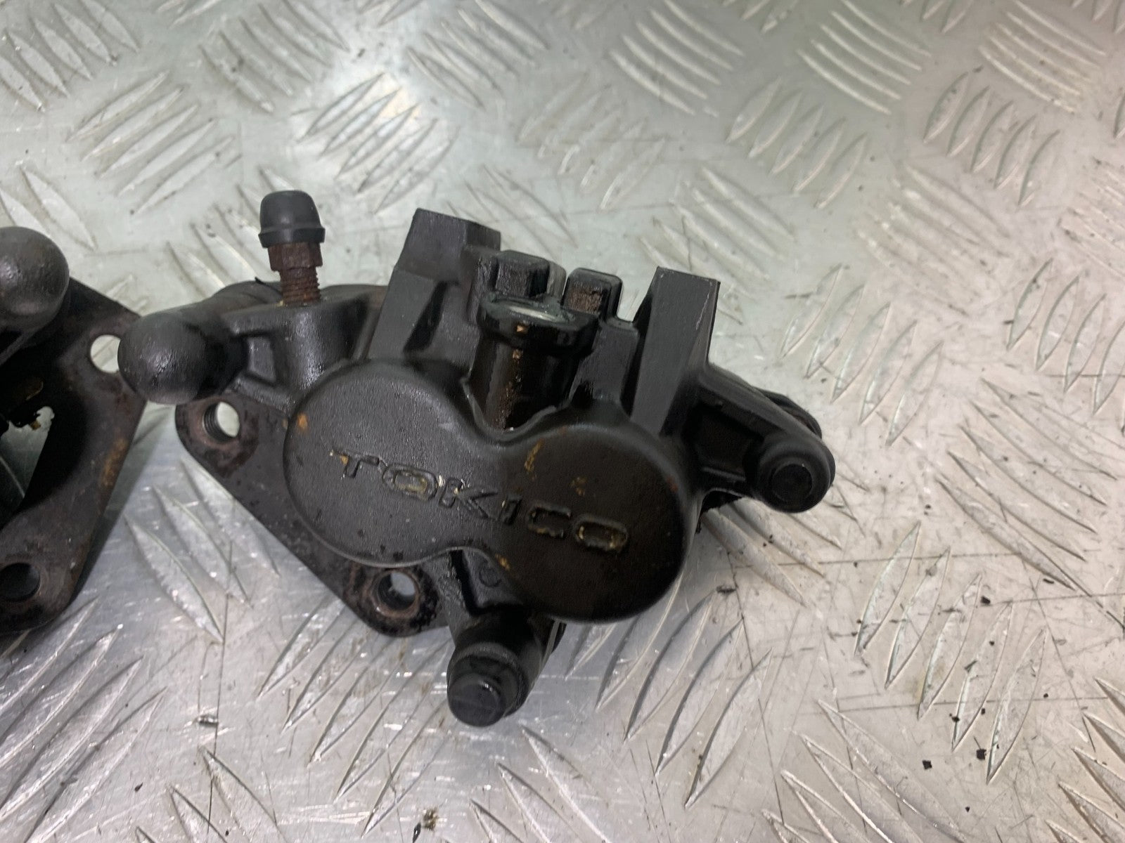 SUZUKI GSF600 GSF 600 BANDIT FRONT BRAKE CALIPERS   2000-2004 (CMB1269)