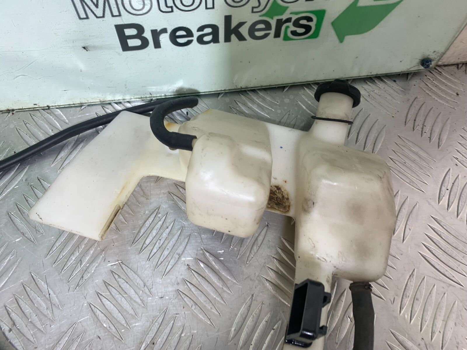 HONDA CB600 CB 600 HORNET COOLANT BOTTLE    YEAR 1998 -2002 (CMB1126)