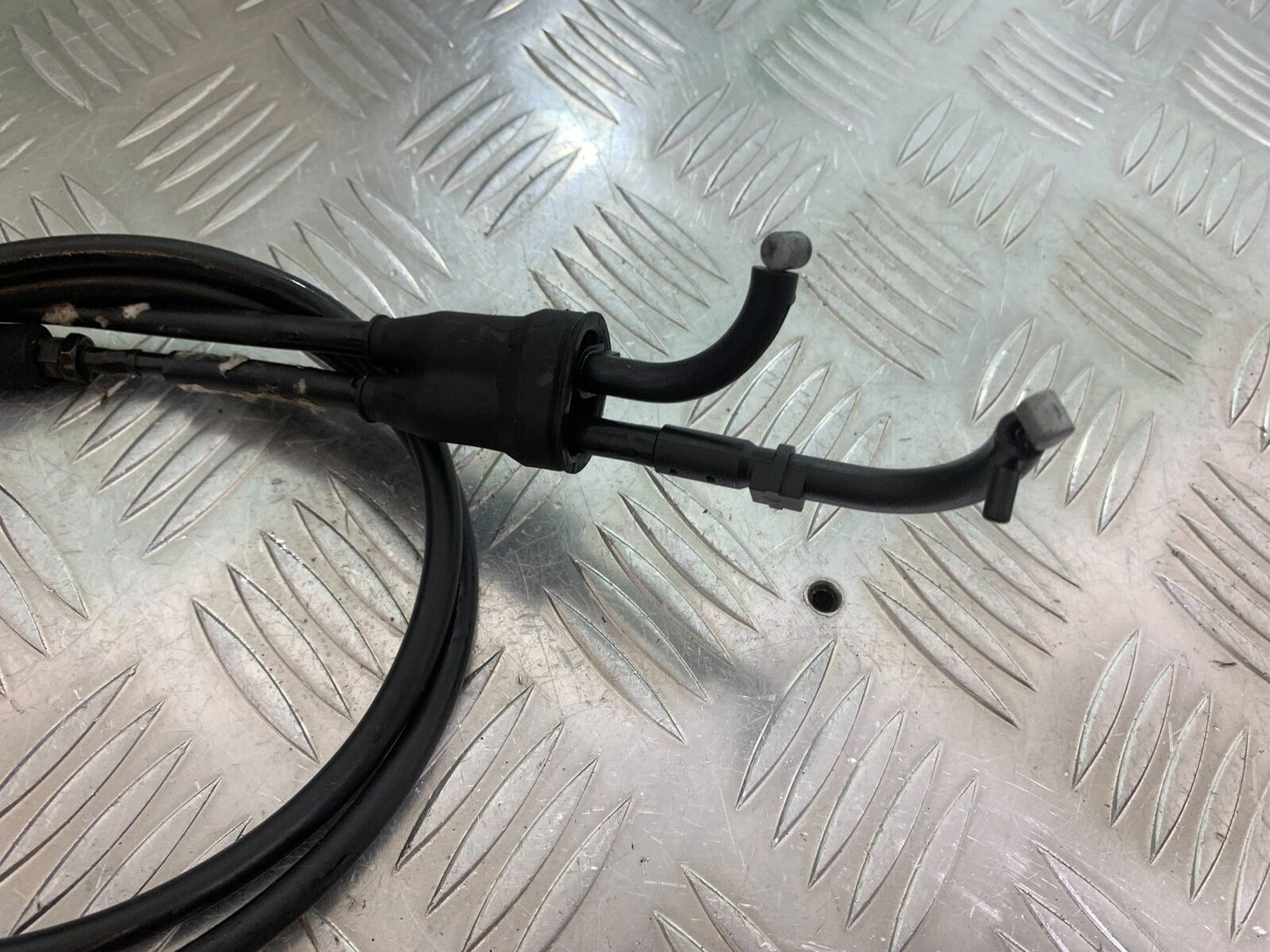 TRIUMPH 600 DAYTONA THROTTLE CABLES YEAR 2003-2006 (STOCK 999)