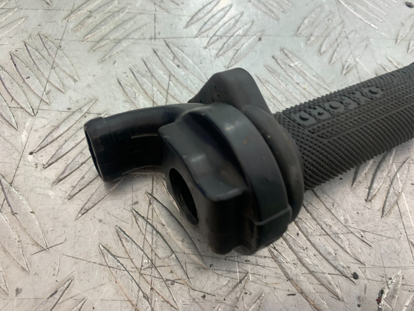 YAMAHA YZF1000 THUNDERACE THROTTLE AND GRIP  YEAR 1997-2000 (CMB1204)