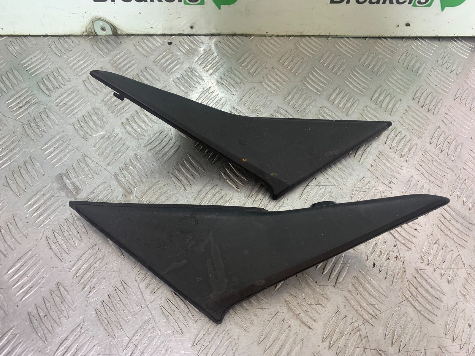 HONDA CBR600 CBR 600 RR LEFT AND RIGHT SIDE INFILLS    YEAR 2003-2004 CMB1173)