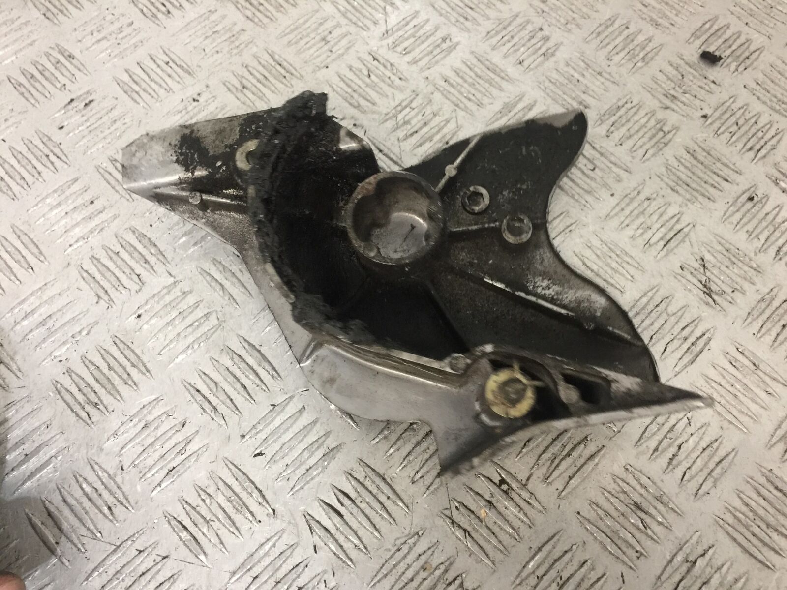 HONDA VT600 VT 600 SHADOW SPROCKET COVER  YEAR 1996 (STOCK 747)