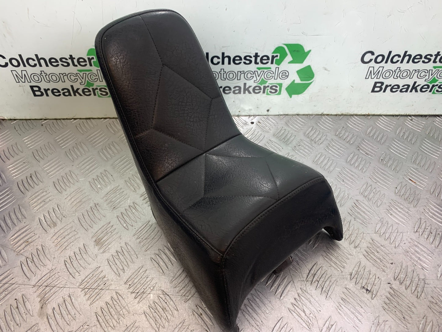 HONDA VT700 VT 700 SHADOW REAR SEAT  YEAR 1984-85 (CMB1328)