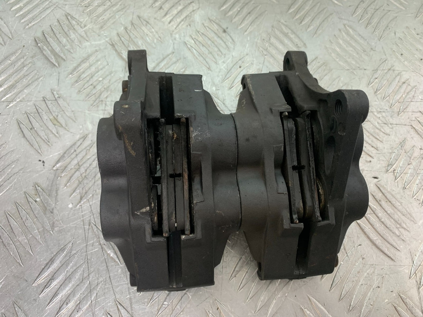 TRIUMPH 955i SPRINT ST FRONT BRAKE CALIPERS YEAR 1999-04 (CMB1230)