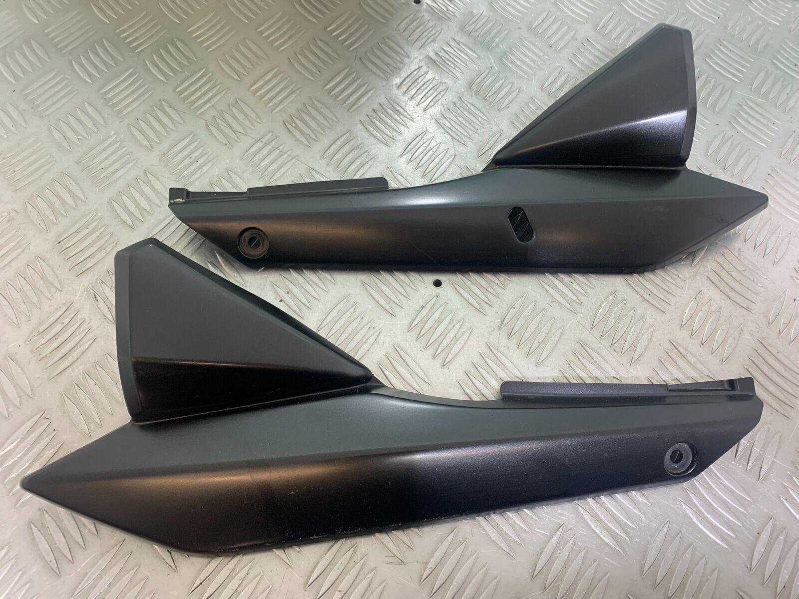SUZUKI GSF1250 GSF 1250 BANDIT LEFT & RIGHT SIDE PANELS YEAR 2007-2011 (CMB1125)