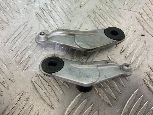 YAMAHA YZF R1 14 B BIG BANG TANK BRACKETS  2009-14 (CMB1175)