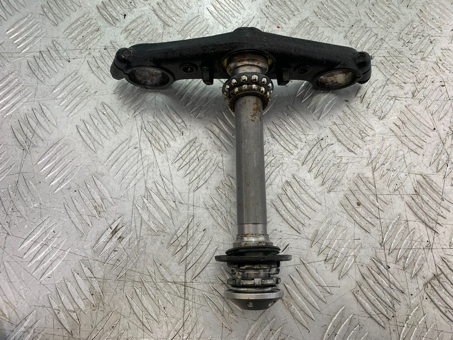 HONDA CBR1100 BLACKBIRD BOTTOM YOKE   YEAR 1999-2005 (CMB1232)