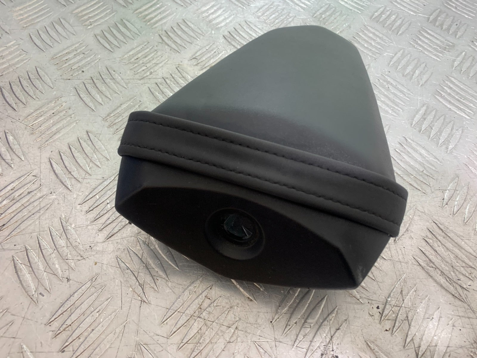 YAMAHA YZF R7 REAR SEAT  YEAR 2022-2025 (CMB1255)