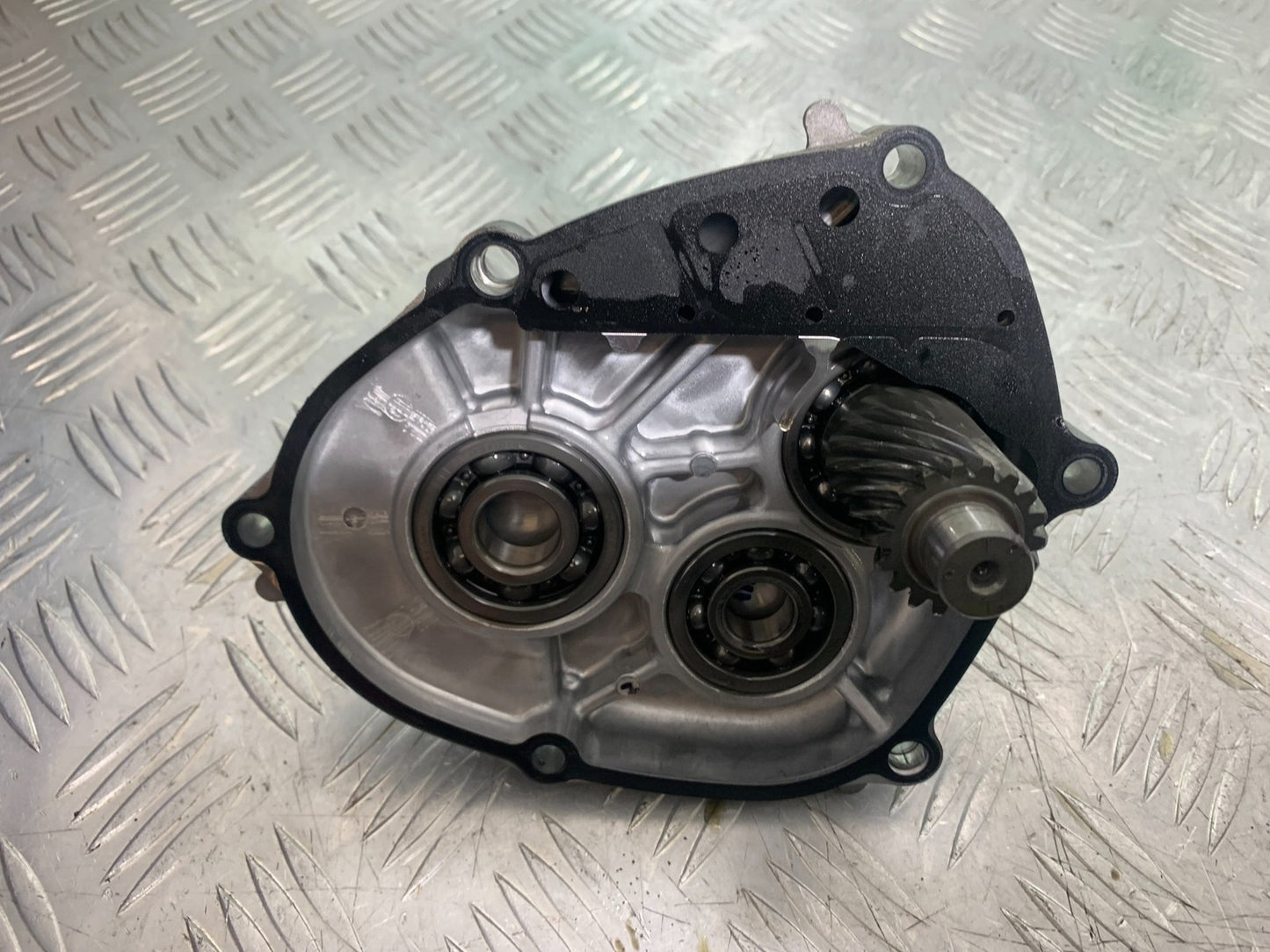 YAMAHA XMAX 300 OUTPUT SHAFT AND COVER   YEAR 2017-2020 (CMB1218)