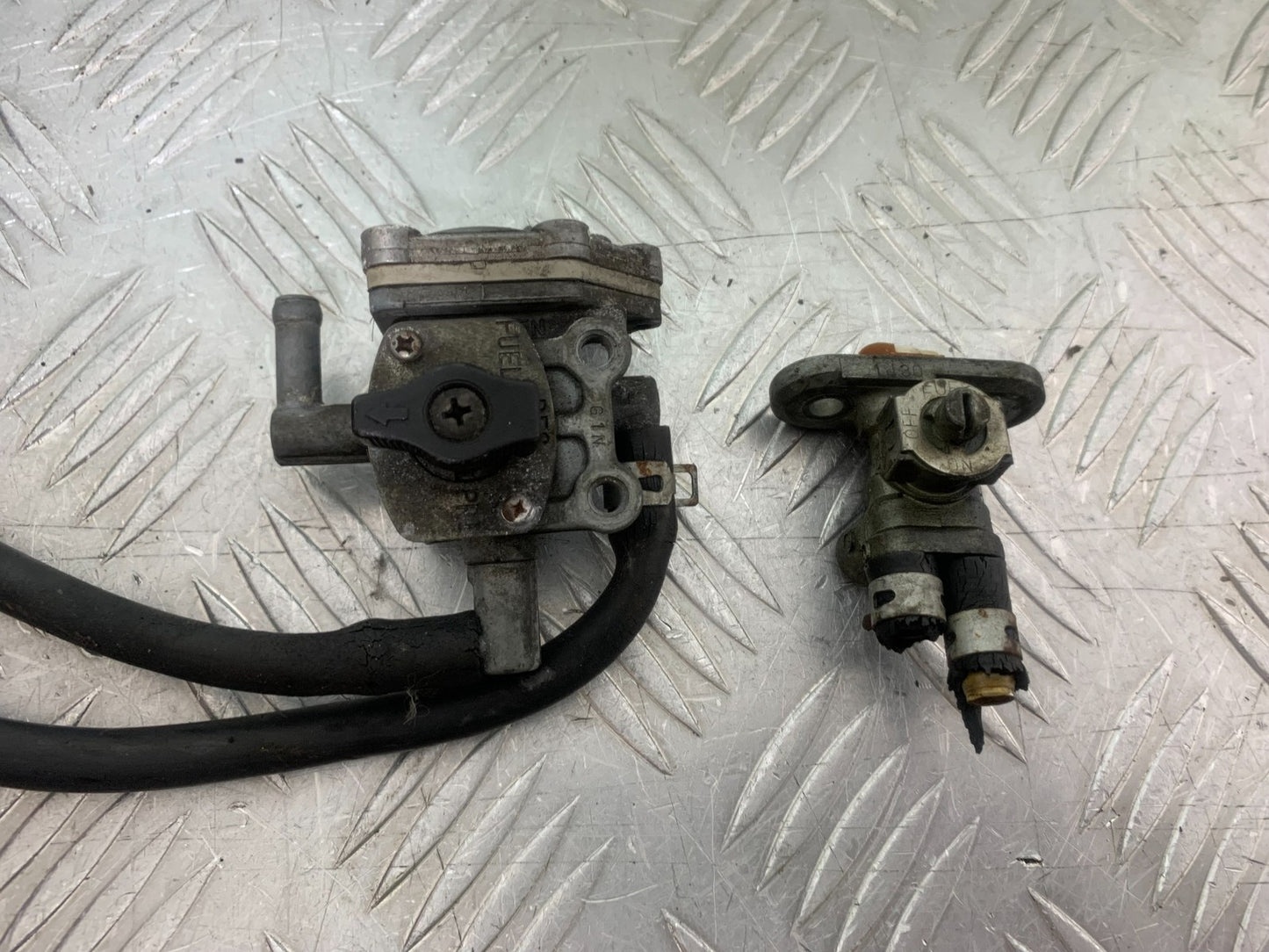 SUZUKI GS500 GS 500 PETROL TAP   YEAR 2001-2008 (CMB1254)