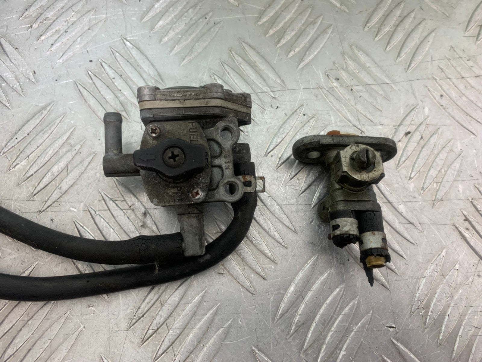 SUZUKI GS500 GS 500 PETROL TAP   YEAR 2001-2008 (CMB1254)