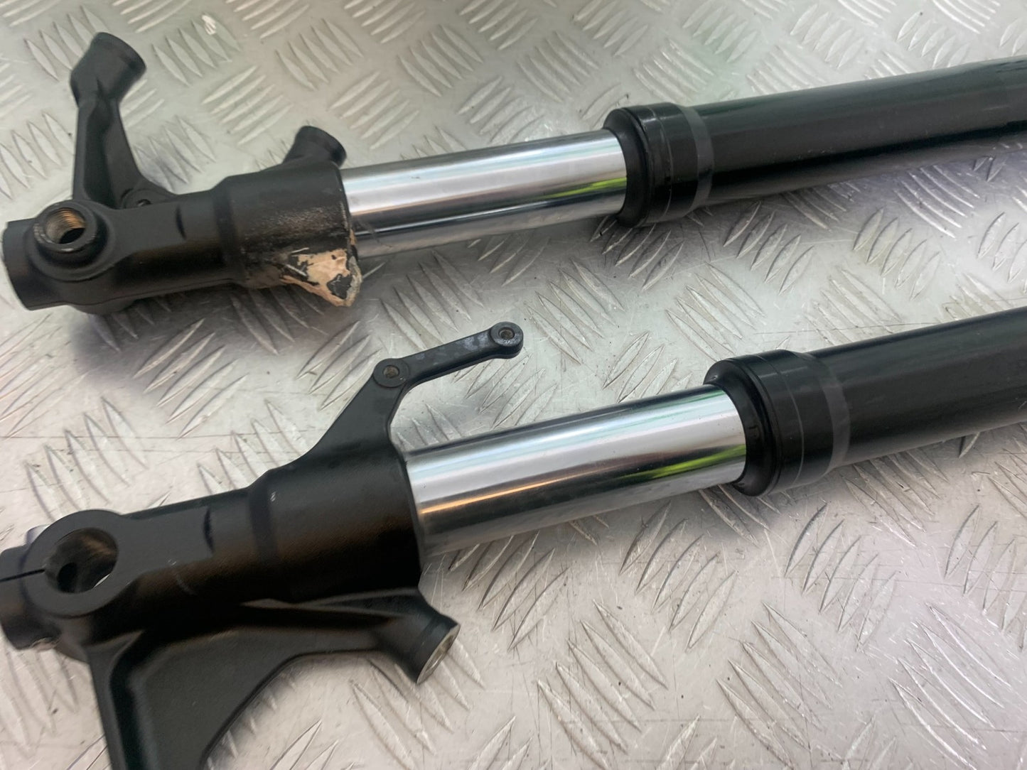YAMAHA YZF R7 FORKS (DAMAGED) YEAR 2022-2025 (CMB1255)