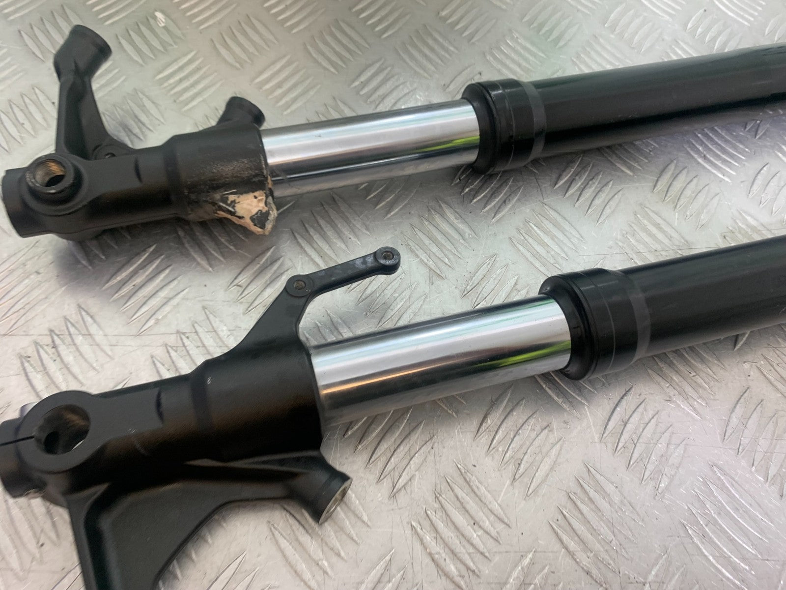 YAMAHA YZF R7 FORKS (DAMAGED) YEAR 2022-2025 (CMB1255)