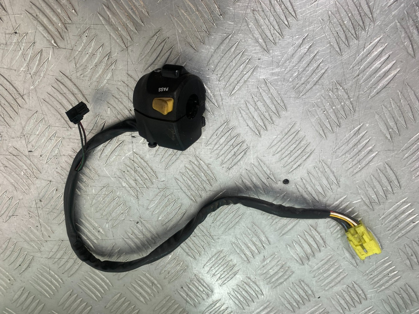 SUZUKI AN 200 UH 200 LEFT SWITCH GEAR  YEAR 2007-2009 (CMB1256)