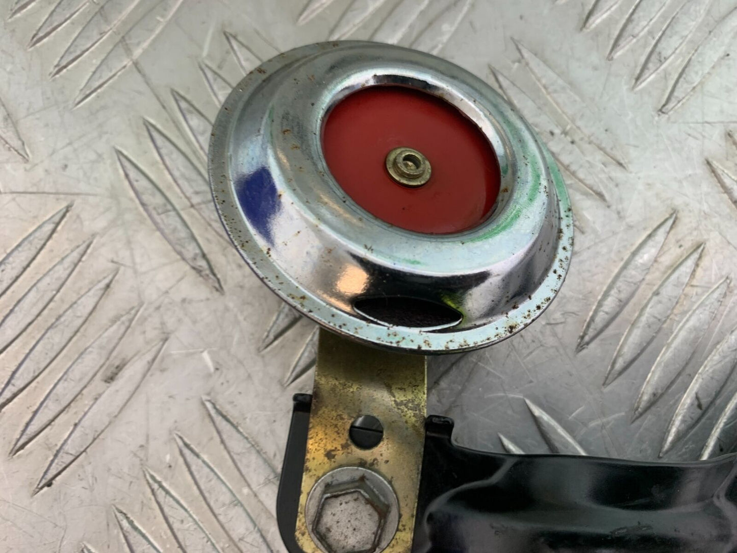 TRIUMPH THUNDERBIRD 1600 HORN AND BRACKET  YEAR 2011 (CMB1107)